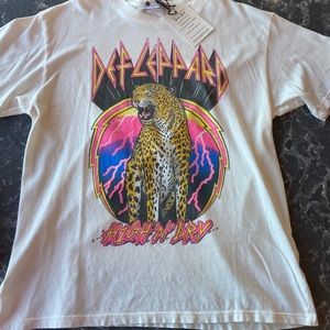 NWT Daydreamer Def Leppard large tee white band
